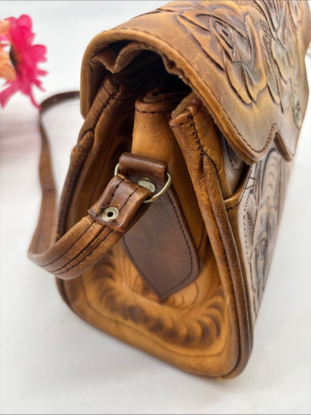 Vintage Mexican Hand-Tooled Brown Leather Floral Crossbody or Shoulder Bag - Picture 5 of 15